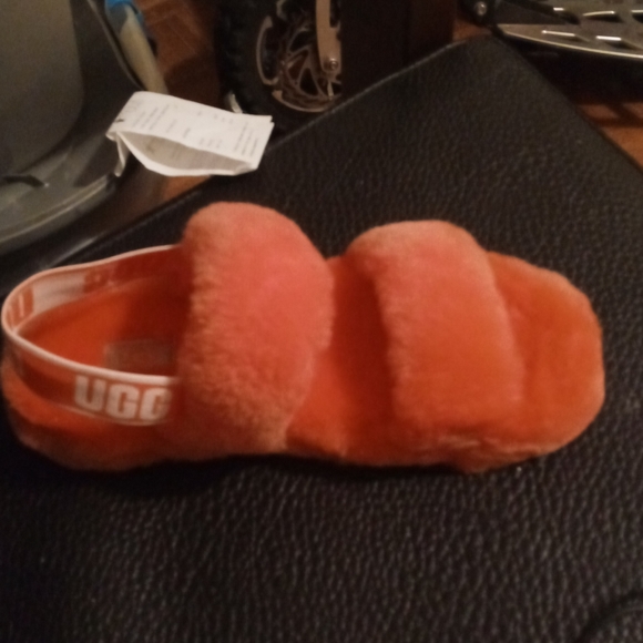 UGG SLIPPERS - Picture 3 of 5